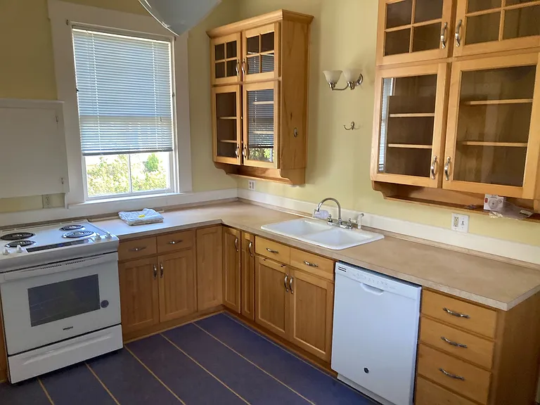 561 Russell Dr — Photo 15