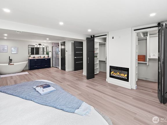 4th image of 13517 Bingham Avenue E