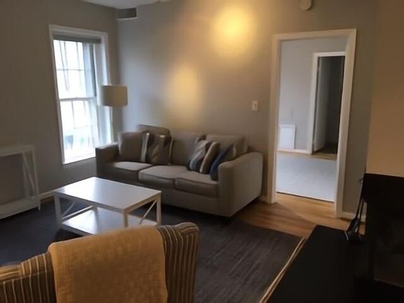 4th image of 117 E St SE #201