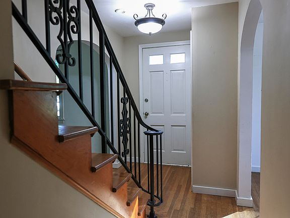 2nd image of 807 S Lagrave St