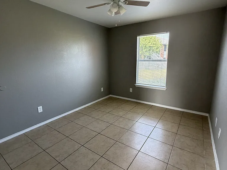 1704 Spring Rose Cir #B — Photo 6