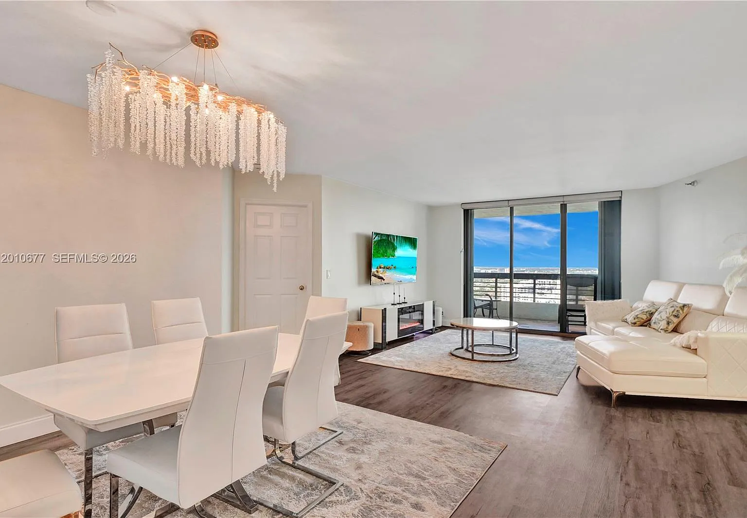 Mystic Pointe Tower 400 C — Photo 2
