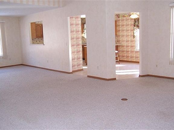 5th image of 6692 Oakwood Ln