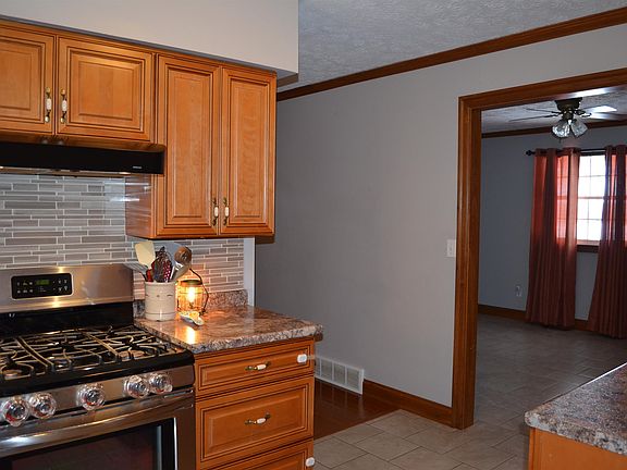 5th image of 43 Asbury St