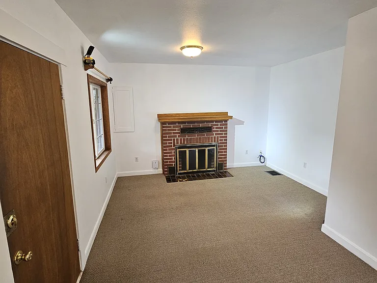 1664 SE Harney St — Photo 5