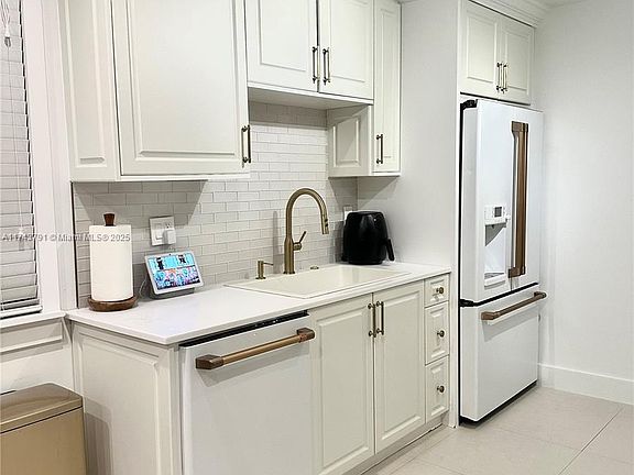 2nd image of 10040 NW 9th Street Cir APT 202