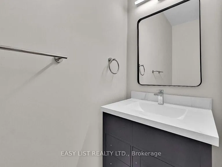 115 Ivy Cres — Photo 3