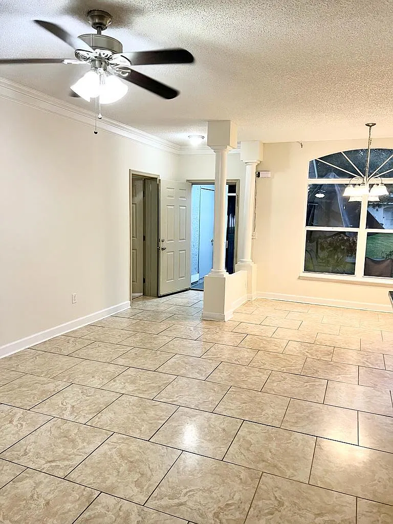 63 Emerald Bay Dr — Photo 3