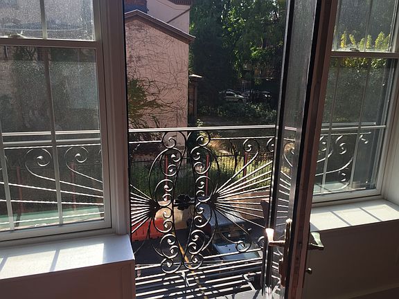 4th image of 206 Macon St #B9