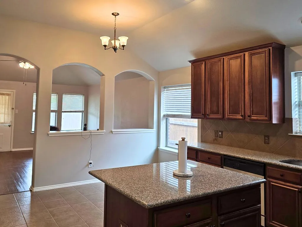 3 bed, 1680 sqft, $2,000 — Photo 4