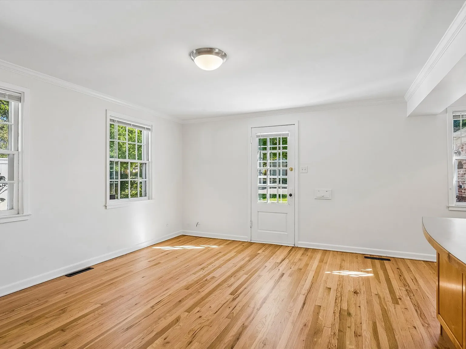 1219 Locust St — Photo 2