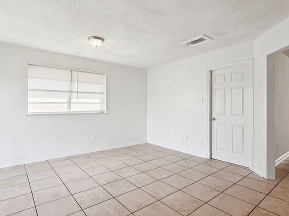 4th image of 4811 Brittany Ct