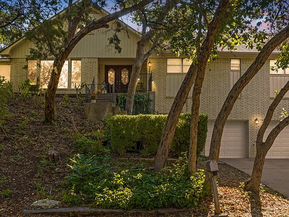 3rd image of 2621 Arroyo Rd