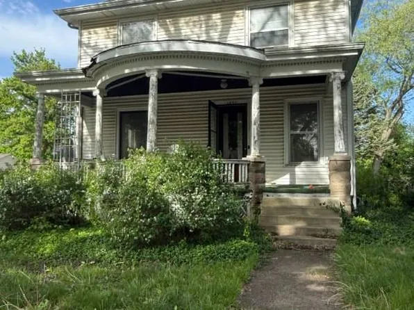 1431 S 2nd St, Springfield, IL 62704