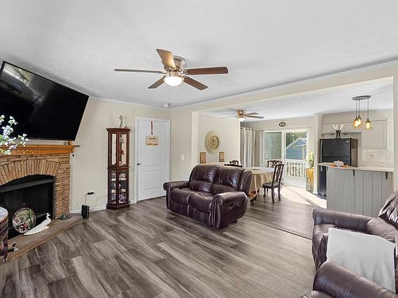 4th image of 3412 Woodstock Rd