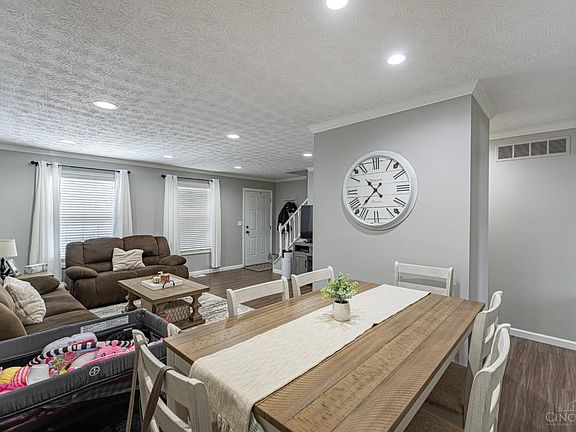 3rd image of 124 Chapel Hill Dr