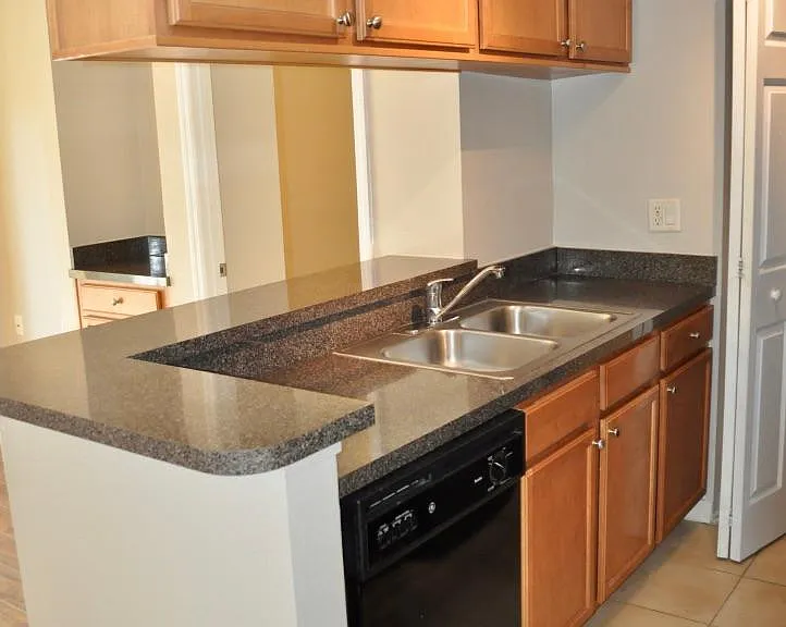 202-314 Lake Parsons Grn #202 — Photo 7