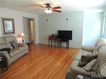 4th image of 819 W Rose Hill Ave