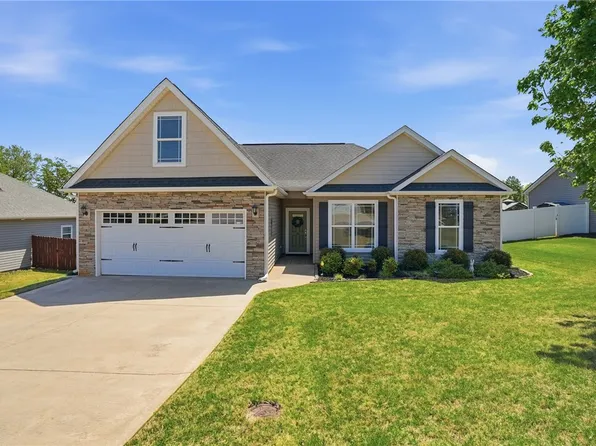 126 Alberta Cir, Piedmont, SC 29673