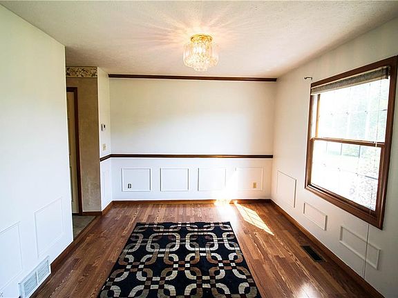 3rd image of 1698 Maxwell Blvd