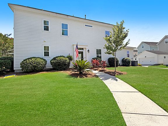 3rd image of 866 Rue Dr