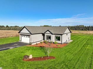 5483 Timber Flats Dr, Kingsley, MI 49649