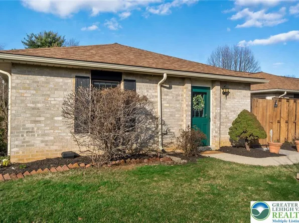 2796 Springhaven Pl Unit 376, Macungie, PA 18062