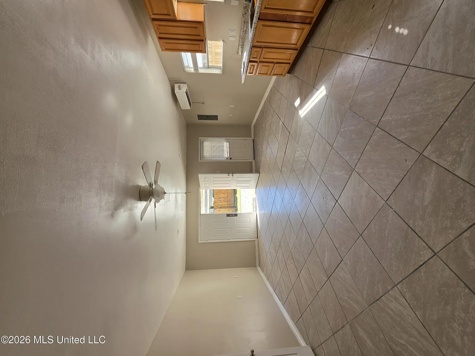 2 bed, 2.0 bath, 800 sqft, $1,300 — Photo 4