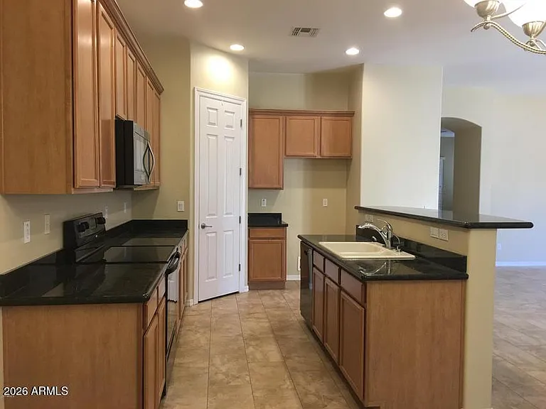 2417 E Iris Dr — Photo 7
