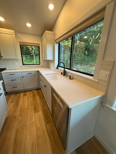 2 bed, 2595 sqft, $3,750 — Photo 3