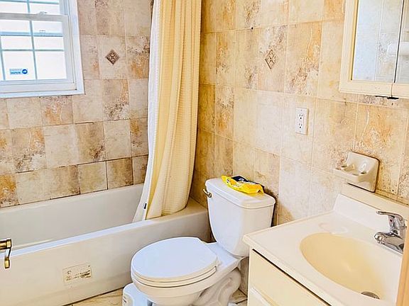 2nd image of 460 Lenox Rd #2R