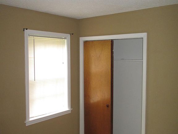 5th image of 4084 Longhollow Dr
