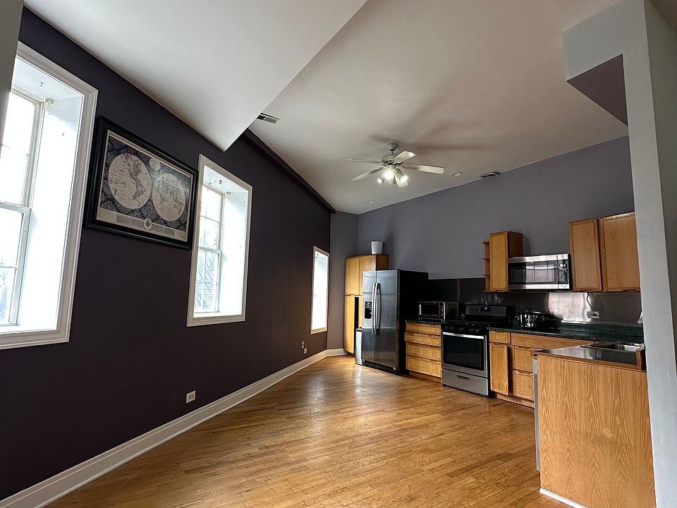 1st image of 1046 N Milwaukee Ave APT 2