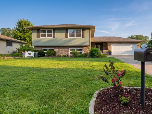 2705 Debo Dr, Peru, IL 61354