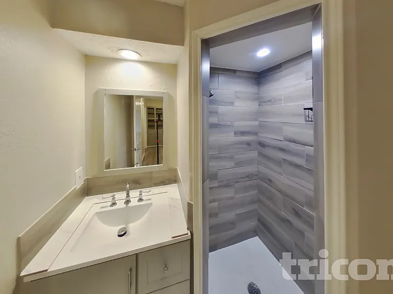 725 Villa Ridge Dr — Photo 12