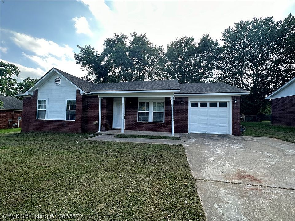 1st image of 2203 Pebble Cir