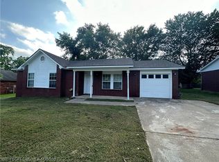 2203 Pebble Cir, Van Buren, AR 72956