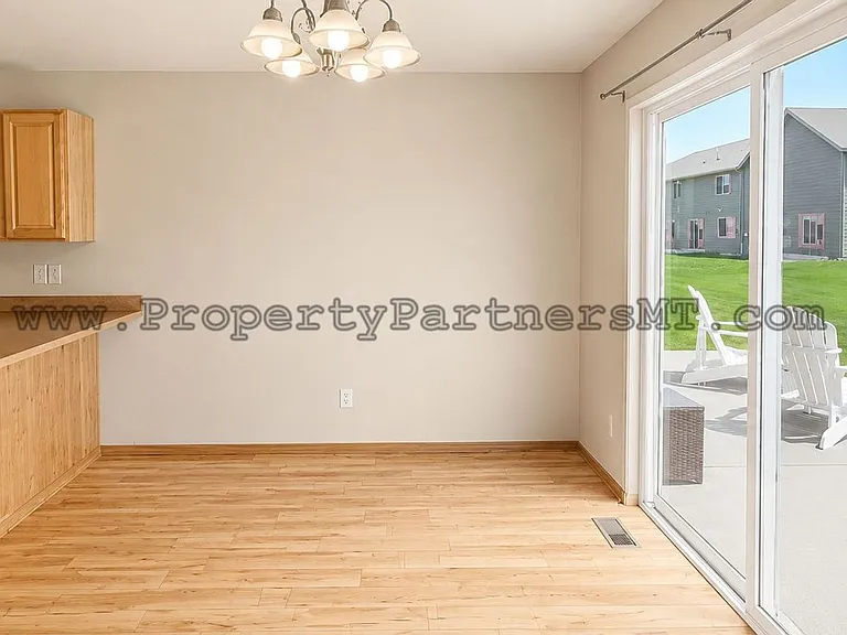 892 N River Rock Dr — Photo 3