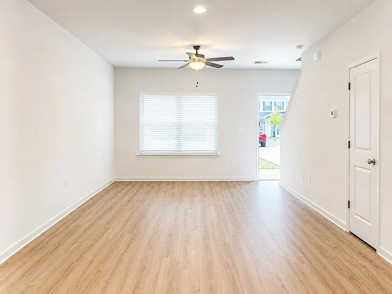 1144 Thayer Glen Ct — Photo 4