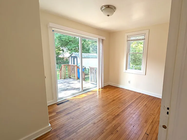 2311 Philo Ave — Photo 6
