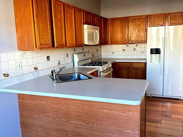 30 Amesbury Ct — Photo 8
