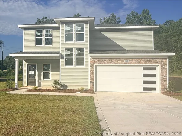 820 Southerland Peak Dr, Raeford, NC 28376