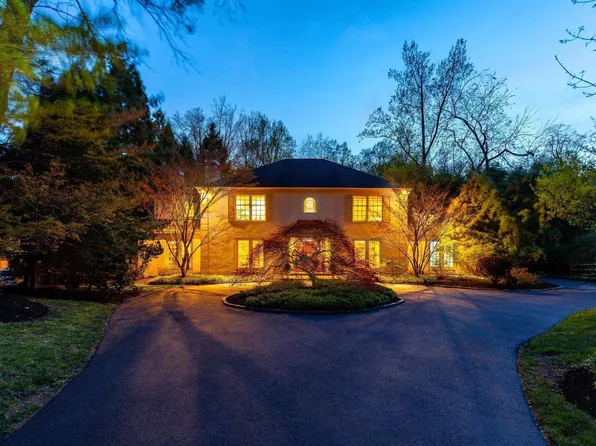 1130 Springmont Cir, Bryn Mawr, PA 19010