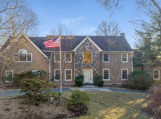 886 Huron Rd, Franklin Lakes, NJ 07417