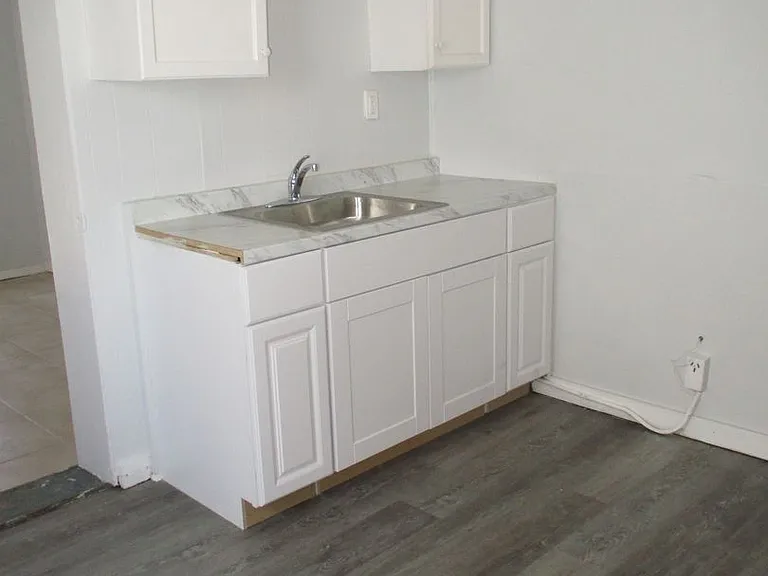 117 S Grandview Ave #8 — Photo 2
