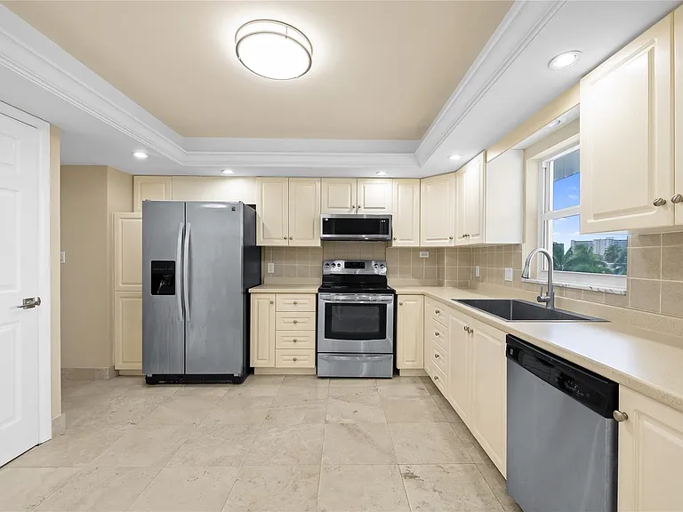 3900 Galt Ocean Dr #309 — Photo 6