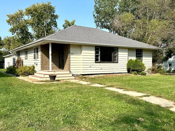 211 E Henry St, Le Roy, MN 55951