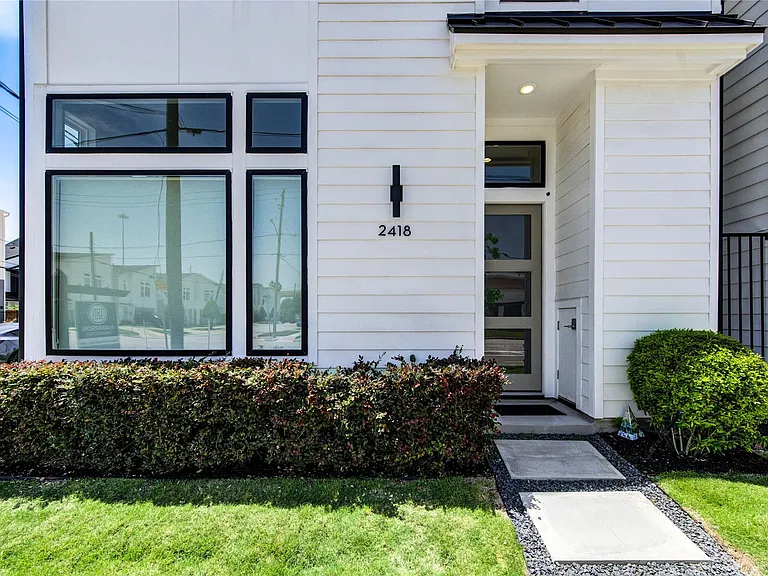 2418 Gray St — Photo 4
