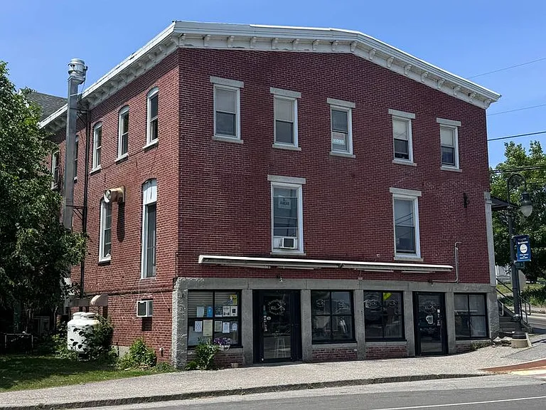 2 Main St — Photo 1