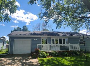 39 Mission Dr, Mason City, IA 50401